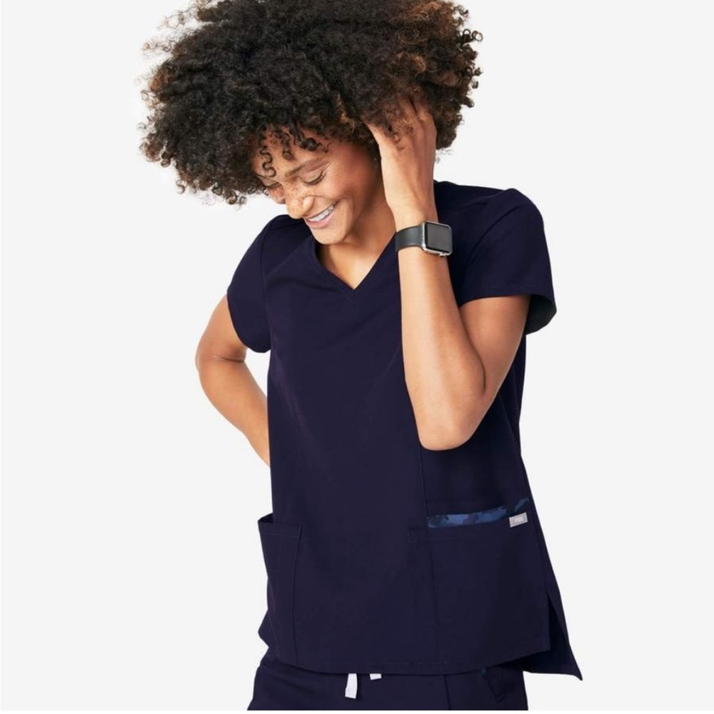 Figs Gaya 5 pocket scrub top, navy with camp, small